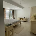 Casa In Inima Capitalei ヴィラ