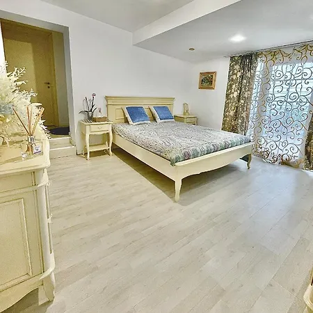 Casa In Inima Capitalei Vilă *
